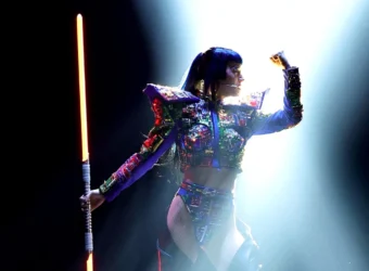 Fan cuồng quá khích có hành vi quấy rối Katy Perry - Ongkinh
