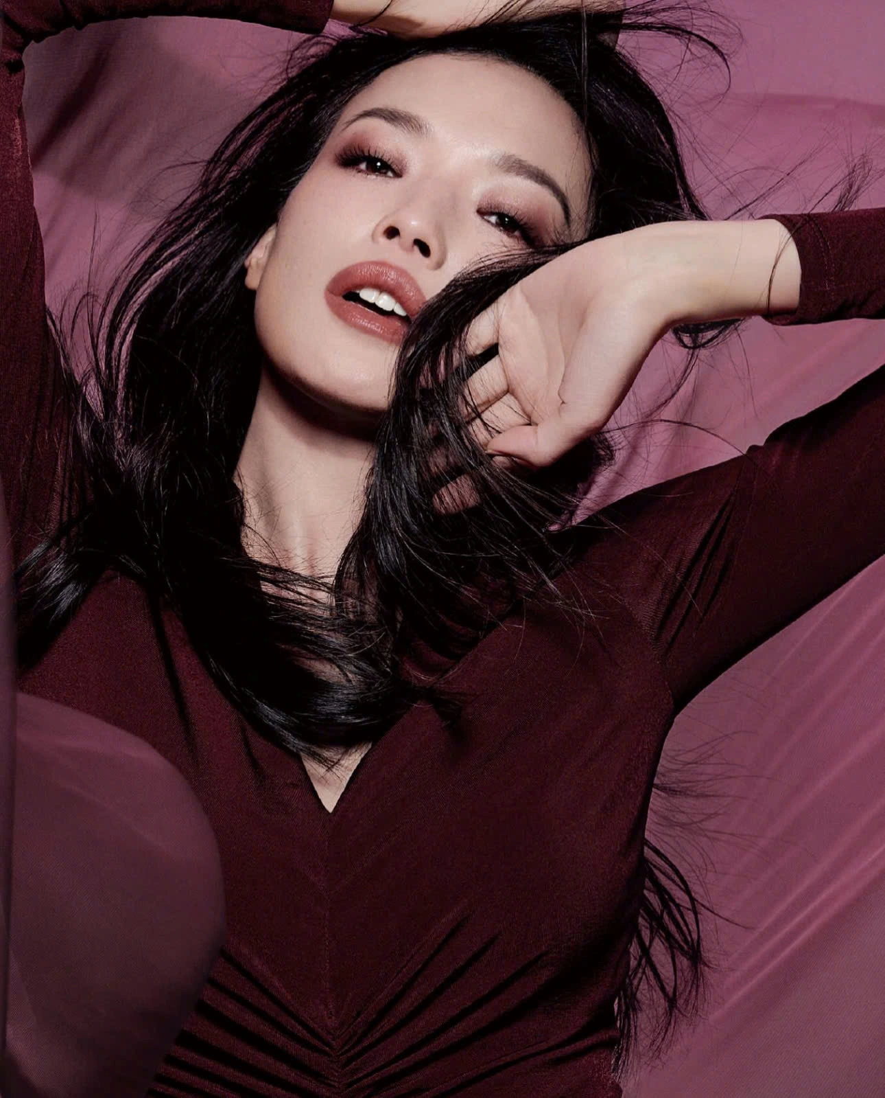 Thư Kỳ gây bất ngờ với nhan sắc tự nhiên không son phấn ở tuổi 49 - Ongkinh