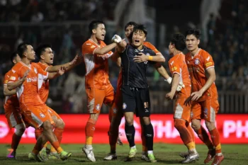 Thủ môn Bùi Tiến Dũng tỏa sáng rực rỡ, đưa Đà Nẵng trở lại V.League 2025/26 - Ongkinh