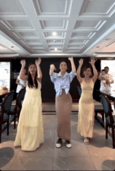 Chu Thanh Huyền: Vợ Quang Hải gây bão với màn khoe dáng 7 giây "đốt mắt" sau sinh - Ống kính