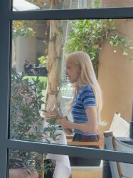 Rosé bị fan "ném đá" vì ảnh đi cafe: Sắp world tour, album mới đâu? - Ongkinh