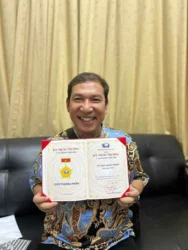 NSƯT Quang Thắng nhận kỷ niệm chương điện ảnh: Vì sao lại muộn hơn đồng nghiệp? - ongkinh
