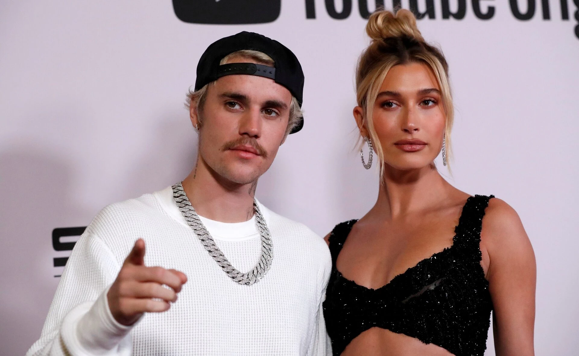 Justin Bieber chiến tranh lạnh với vợ-ongkinh