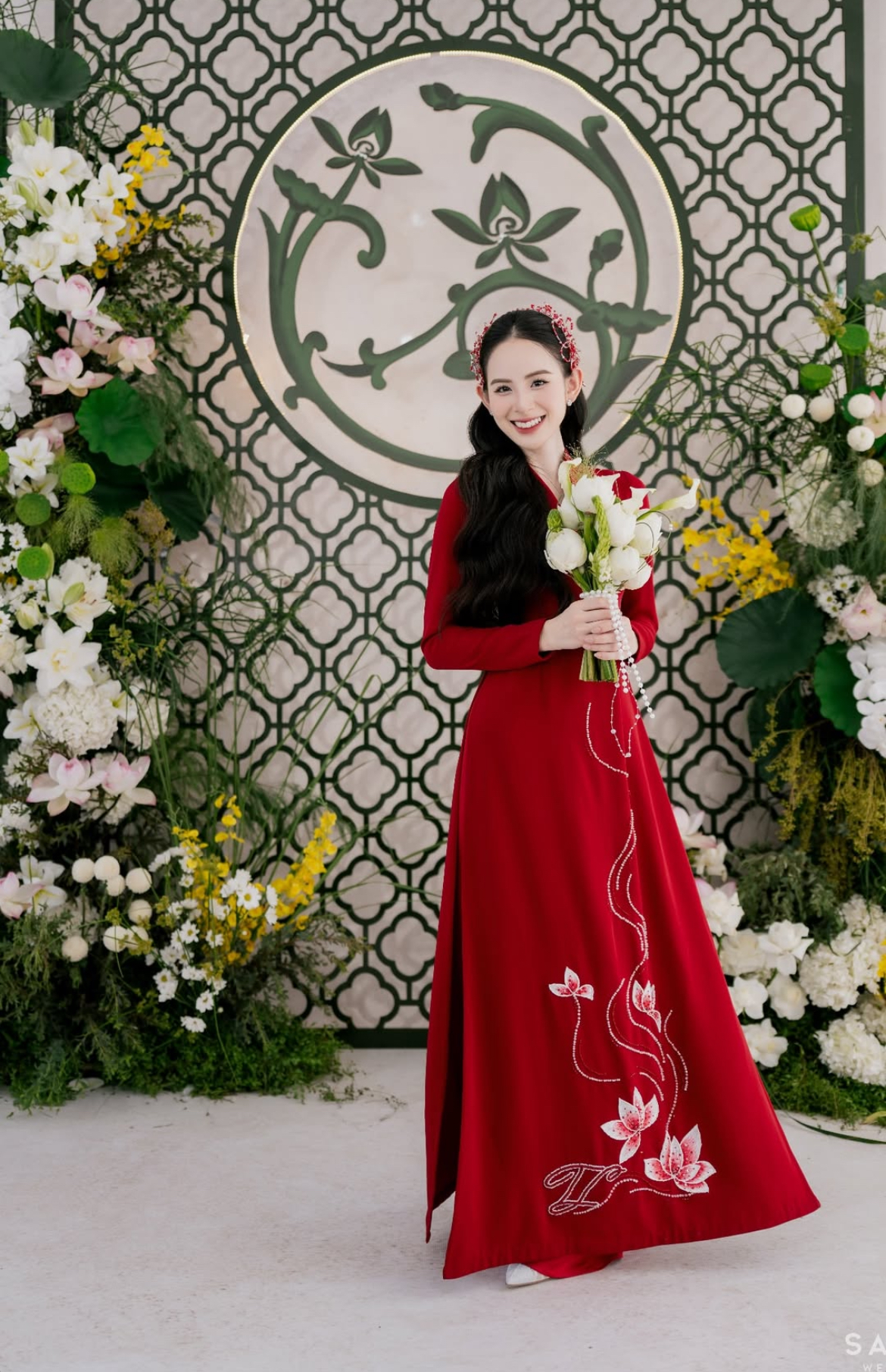 Choáng ngợp visual "Kim Tae Hee Việt Nam" trong lễ ăn hỏi: Hé lộ chi tiết "sang chảnh" của nhà hào môn - Ống kính