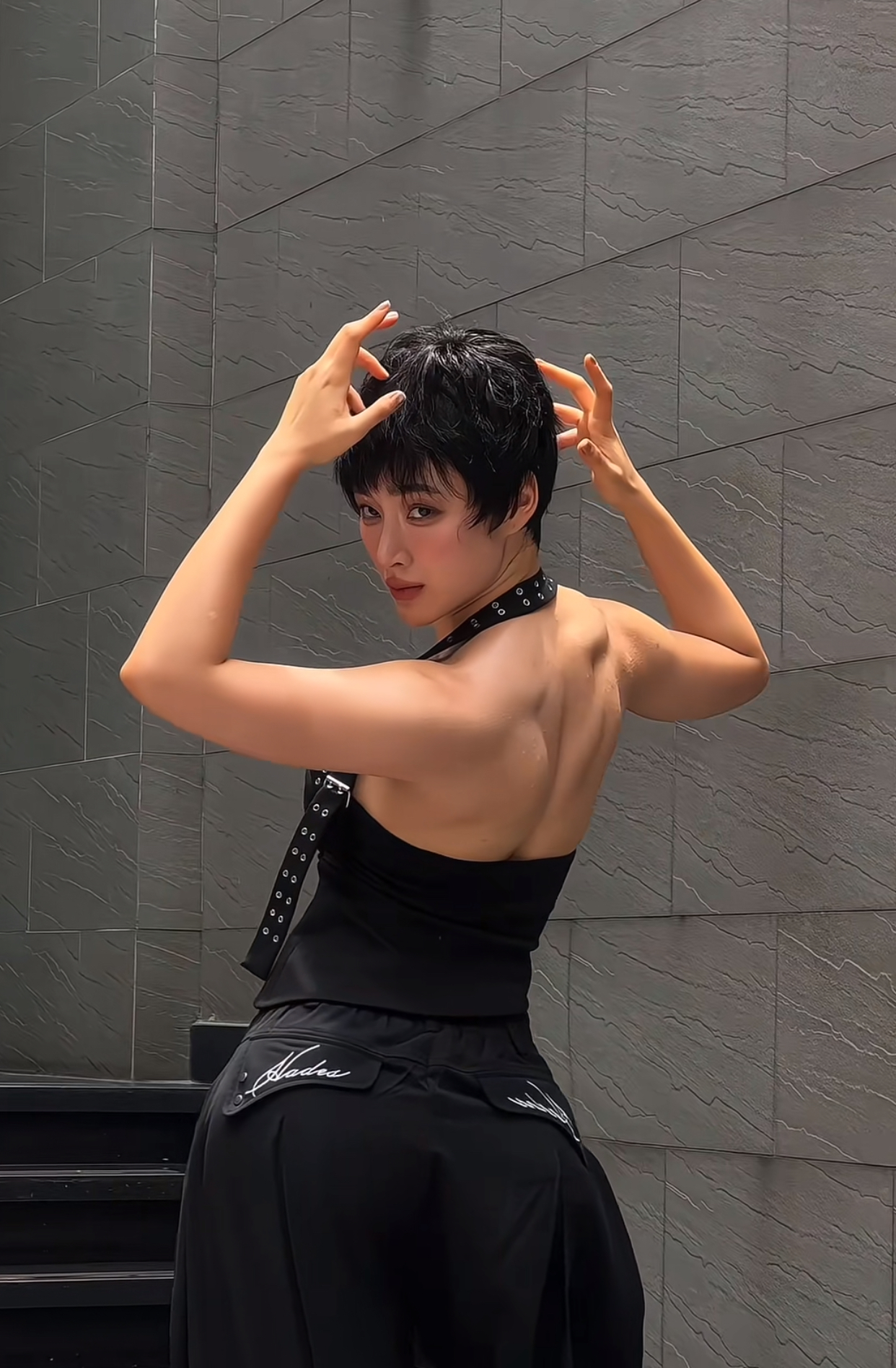 Vẻ ngoài "đô con" của Angela Phương Trinh và những ẩn ý chưa bật mí - Ống kính