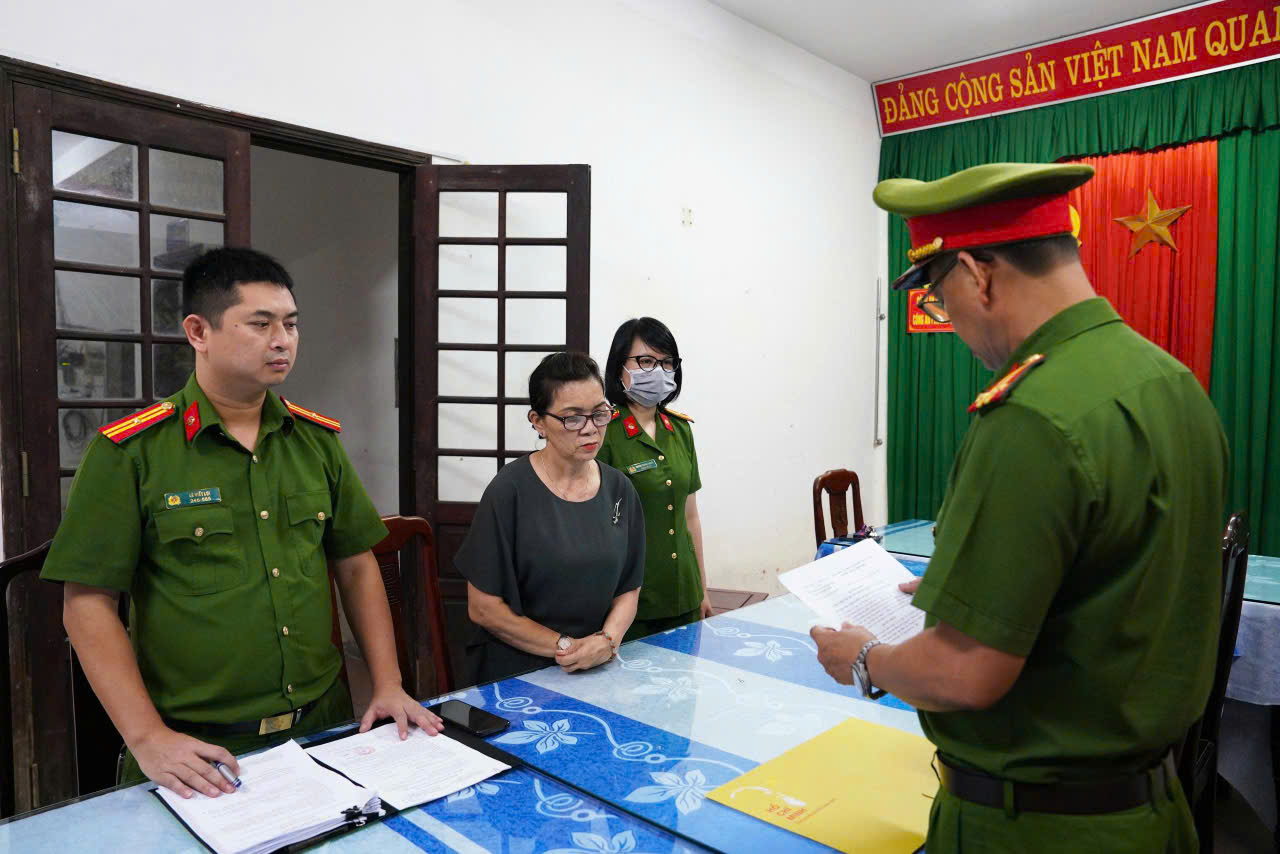 Bắt giữ chủ hãng cà phê Gia Cát vì sản xuất cà phê giả-ongkinh