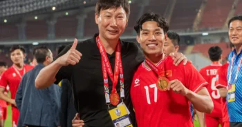 HLV Kim Sang Sik được chuyên gia Malaysia ca ngợi tài năng - ongkinh
