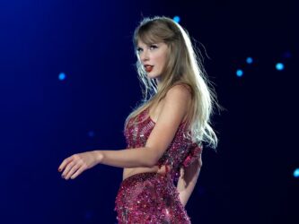 Taylor Swift cầu cứu tòa án vì bị kẻ lạ mặt quấy rối liên tục-ONGKINH
