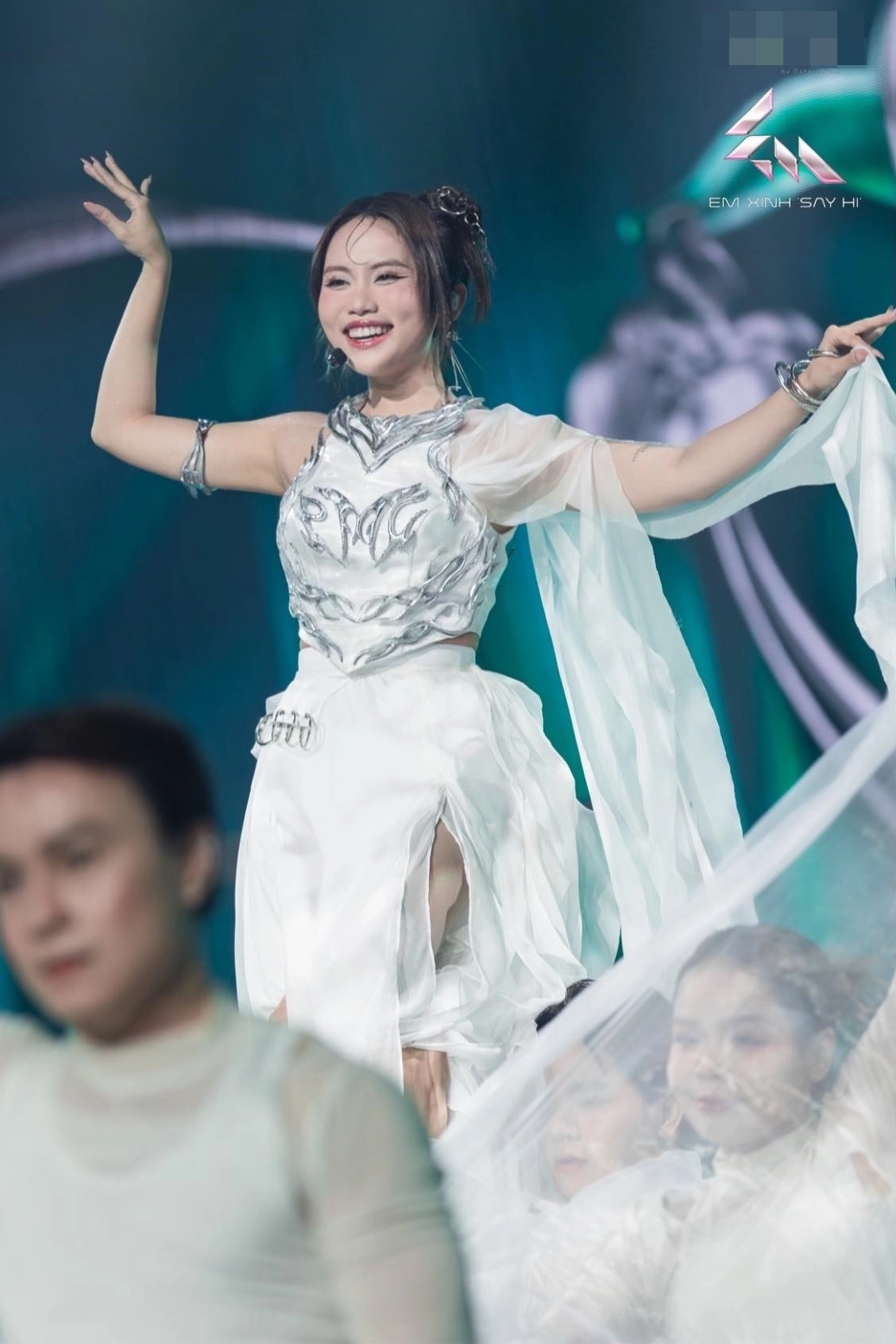 Phương Mỹ Chi "bùng nổ" trên YouTube: 4 màn trình diễn lọt top trending - Ongkinh