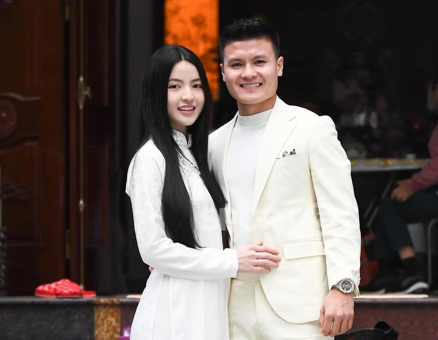 Vợ Quang Hải lại gây tranh cãi vì hành động thiếu ý thức trên du thuyền-ongkinh