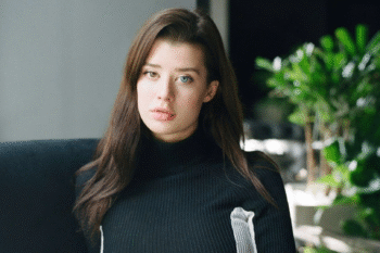 Sarah McDaniel: Từ hiện tượng mạng "mắt hai màu" đến người mẫu triệu đô - Ongkinh