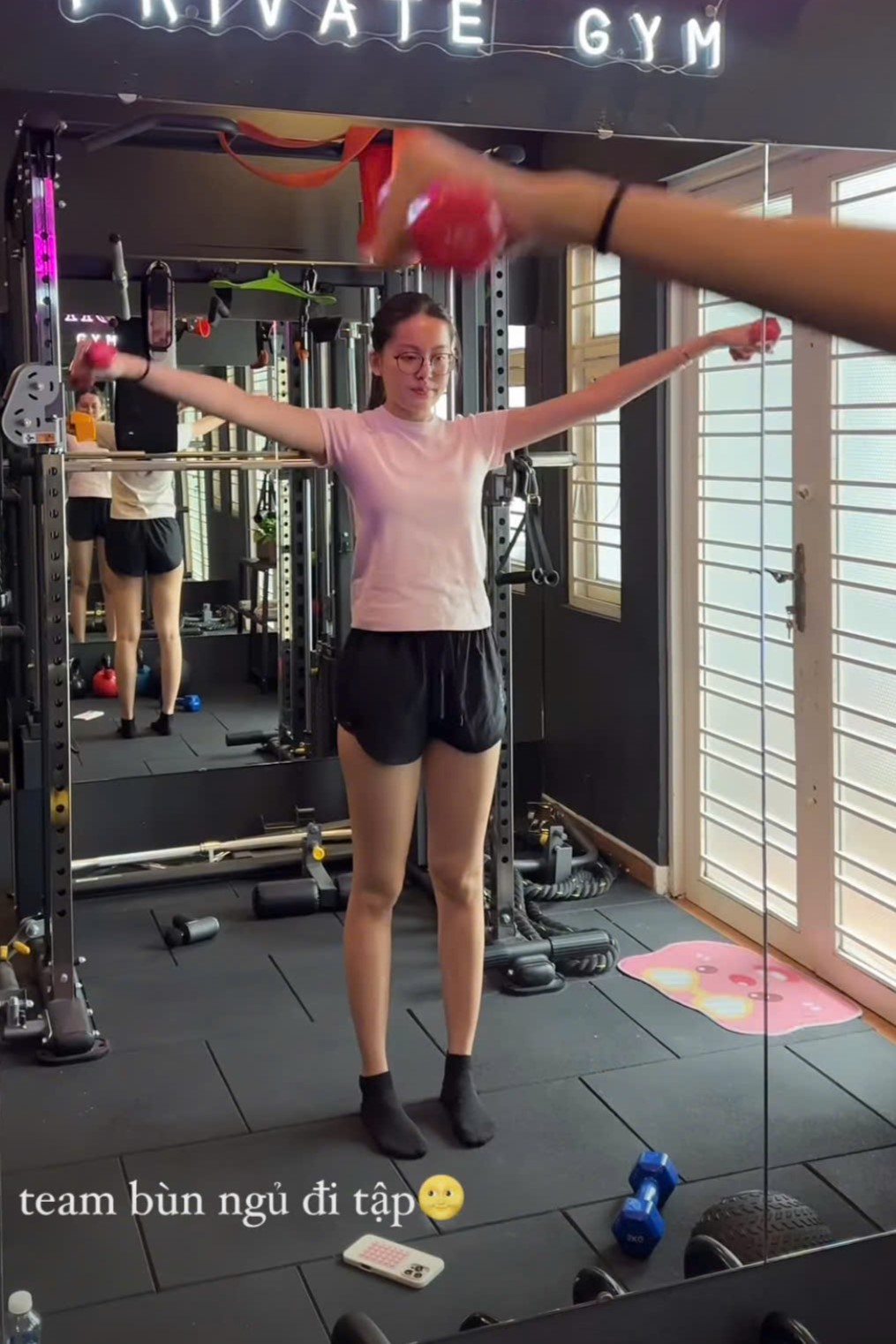 Bạn gái HIEUTHUHAI: Từ "uể oải" đến lột xác khó tin sau 1 năm tập gym - Ống kính