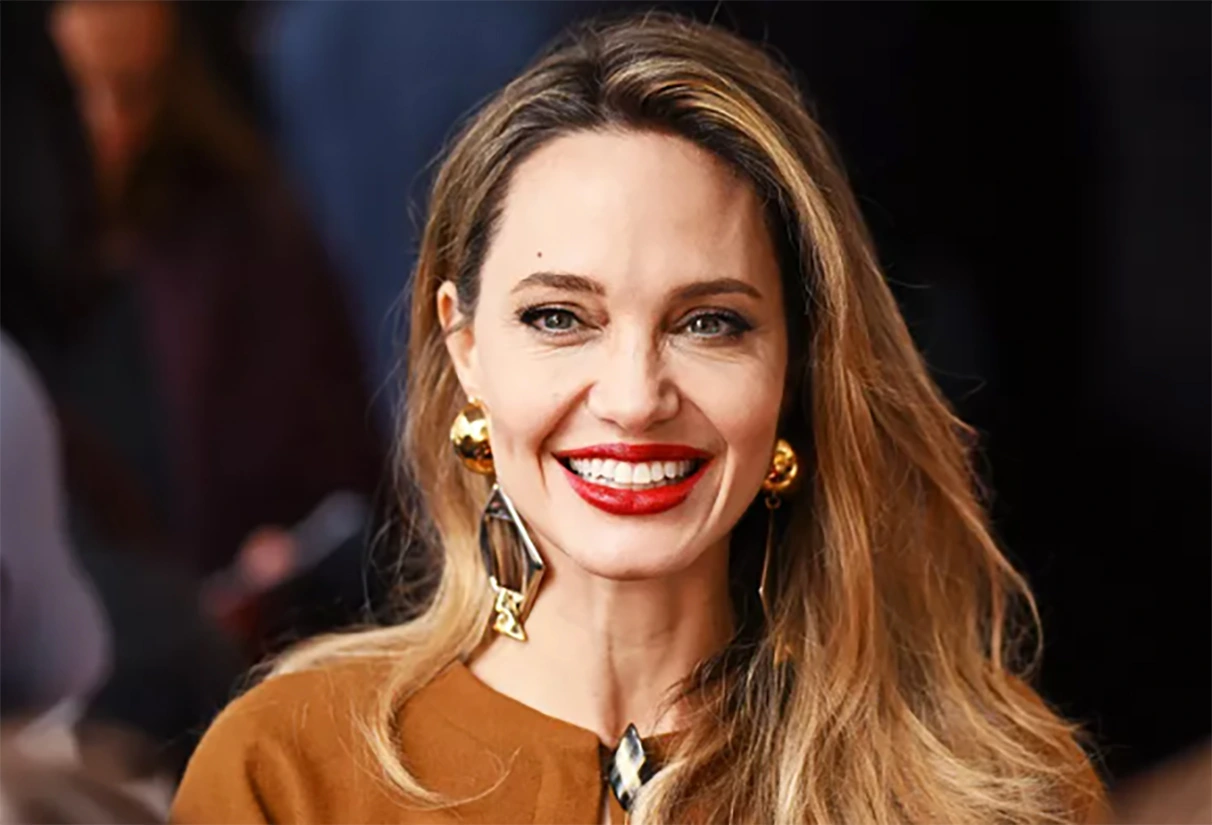 Con gái Angelina Jolie bị bắt gặp hẹn hò đồng tính, sống chung ở Los Angeles