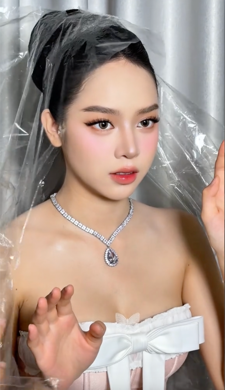 Thanh Thủy hóa búp bê "gây bão" TikTok - Ongkinh