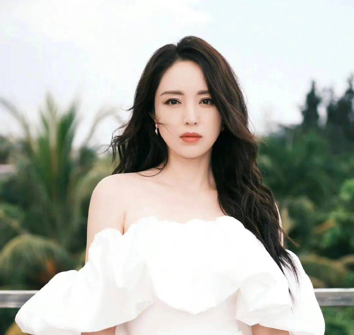 Đổng Tuyền tái hôn với bạn diễn kém tuổi