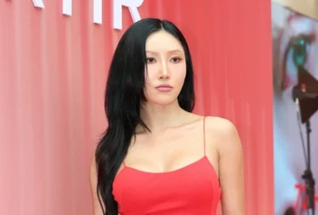 Hwasa đối mặt khủng hoảng tâm lý sau loạt chỉ trích - Ongkinh