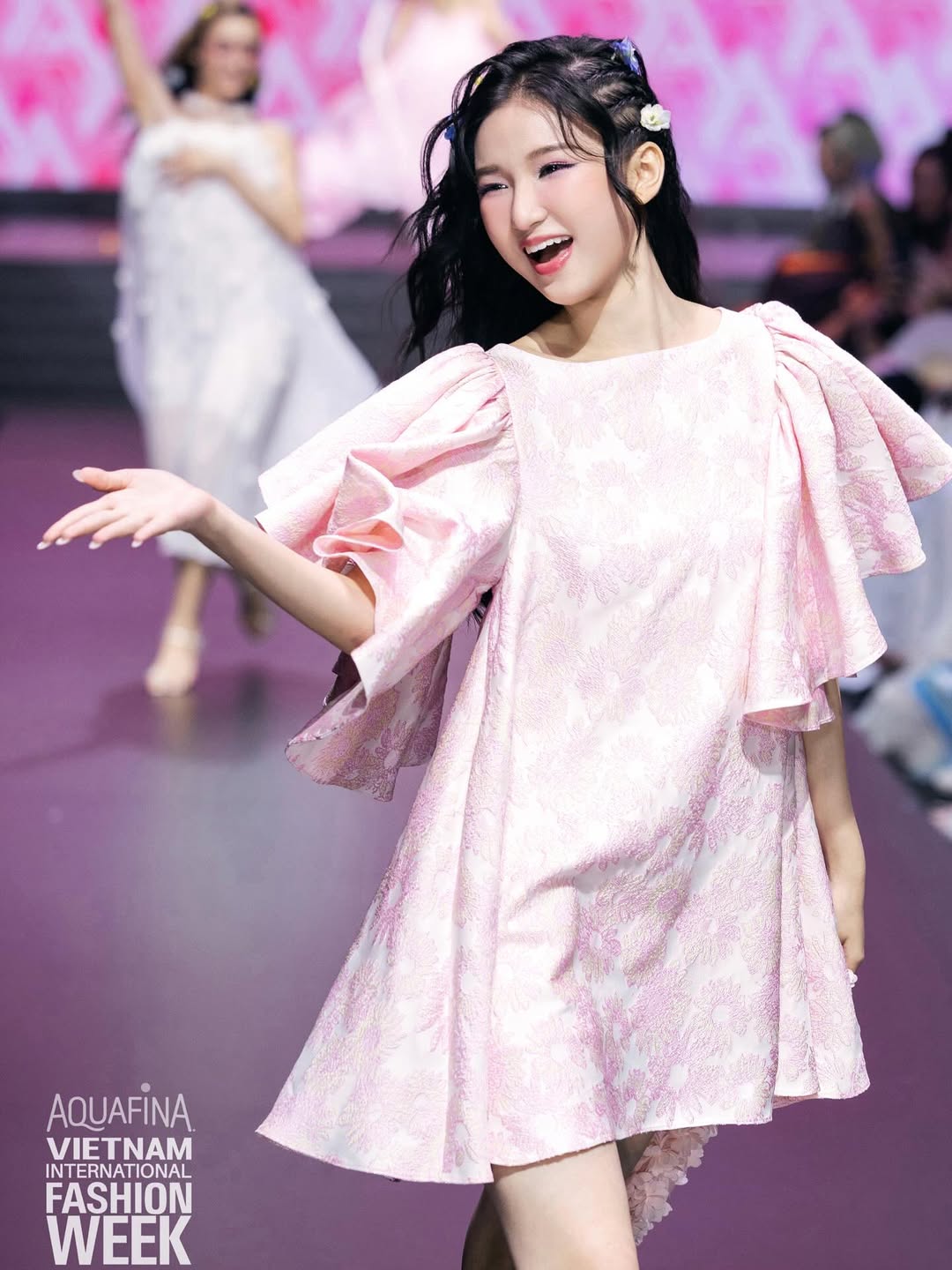 Bị mắng thẳng mặt ở Vietnam’s Next Top Model, Nàng Mơ đáp trả cực gắt 