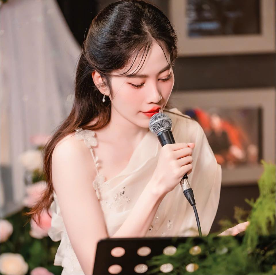 Nam Em tiết lộ cô mắc chứng sợ nuốt