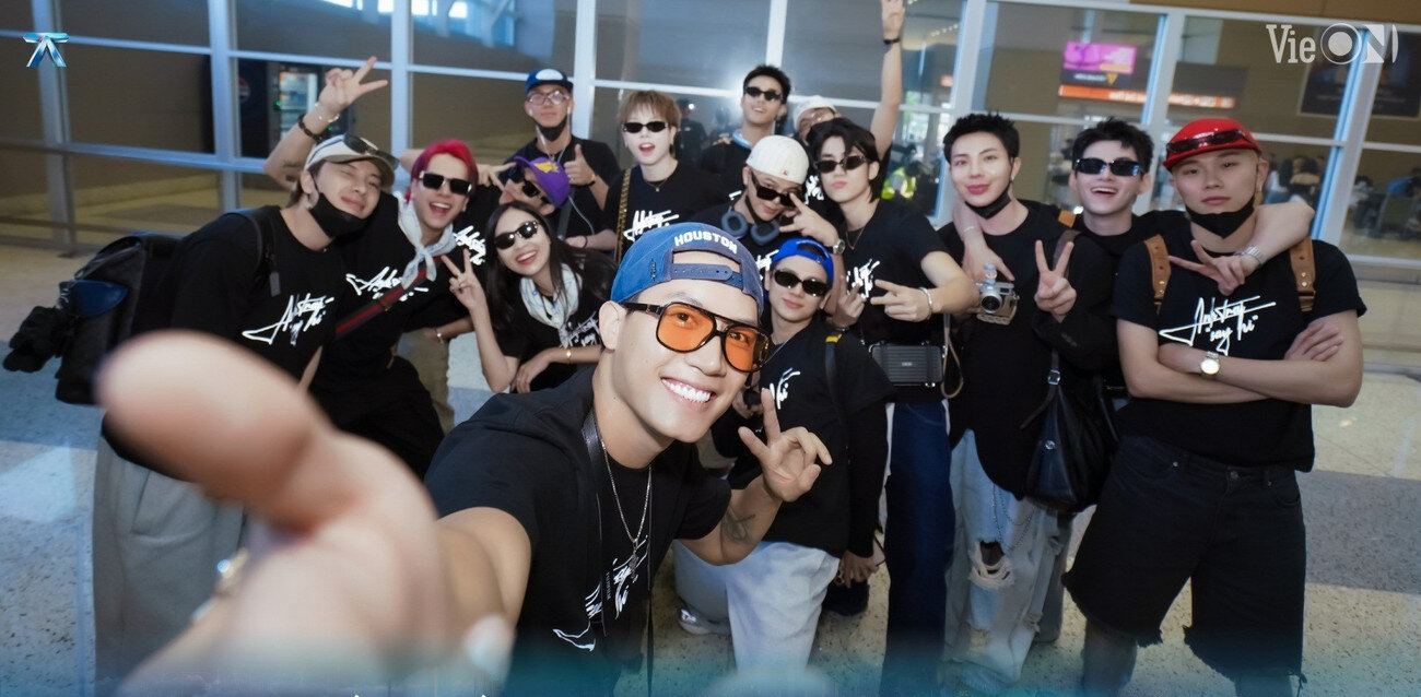 HIEUTHUHAI và 25 anh trai say hi có mặt tại Mỹ