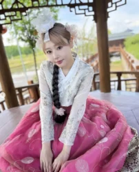 Diễn viên phim 18+ bức xúc-ongkinh