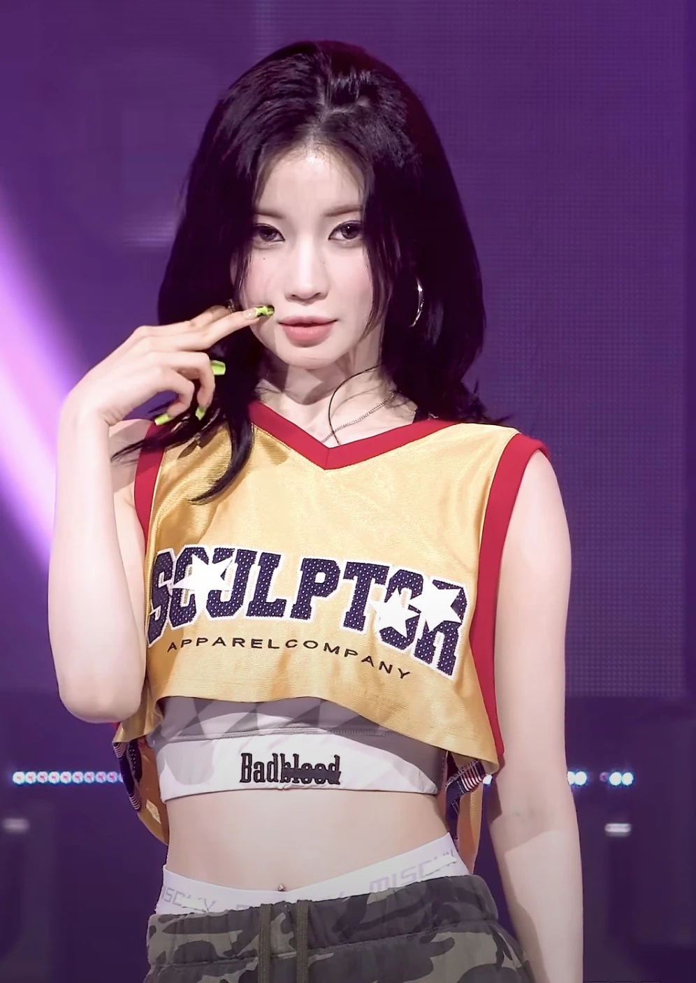 Phong cách thời trang "lộ nội y" gây tranh cãi tại Kpop - Ongkinh