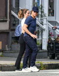 Tom Cruise công khai hẹn hò-ONGKINH
