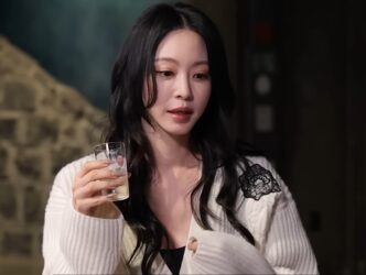 Han Ye Seul gợi cảm với bikini nóng bỏng trên du thuyền - Ongkinh