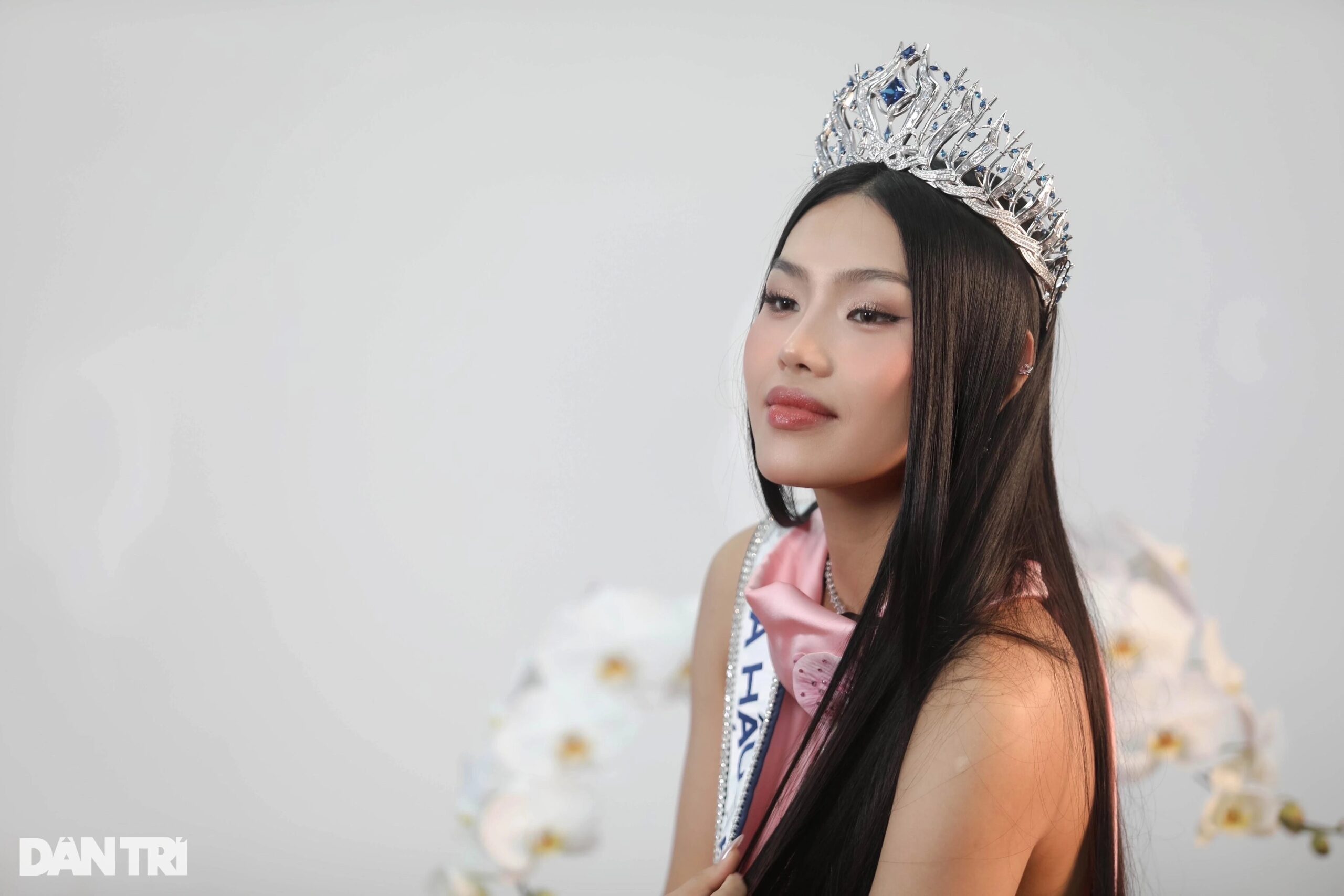 Á hậu Đỗ Cẩm Ly: Diện mạo cuốn hút và phản hồi về sự trùng hợp tên với ca sĩ
