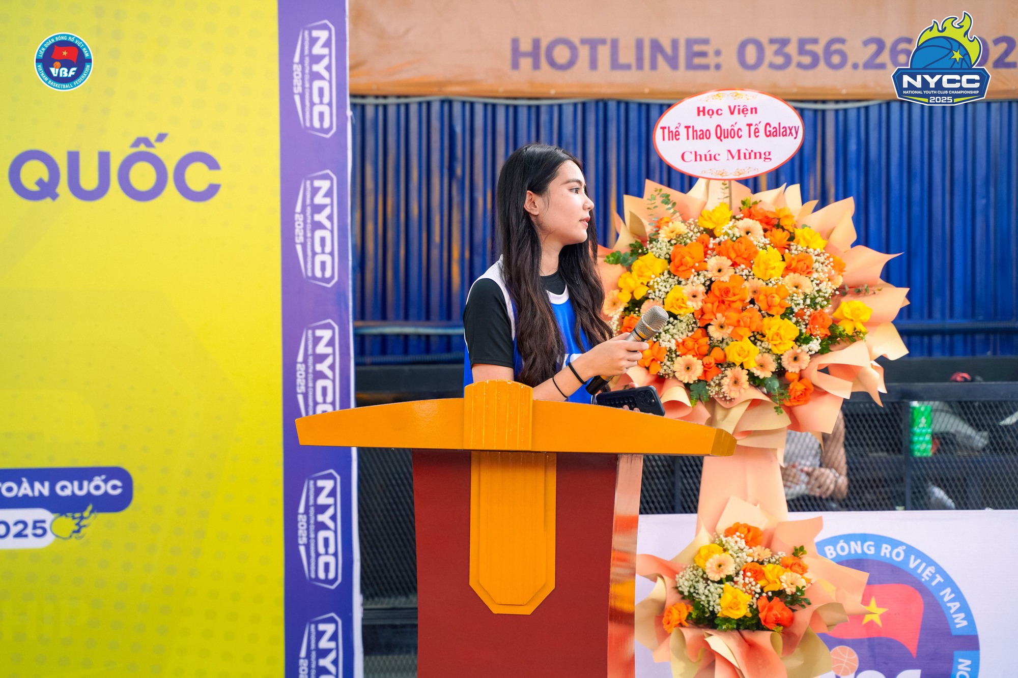 Hạt Dẻ nhà MC Quyền Linh chiếm spotlight trên sân bóng rổ
