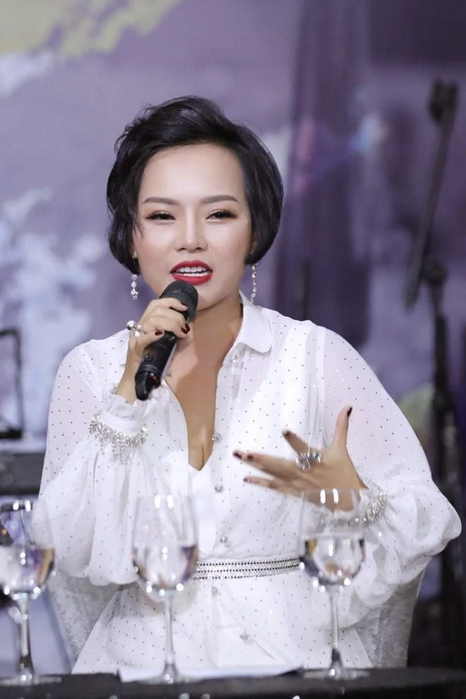 Thái Thùy Linh xin lỗi vì đăng tin sai lệch về vụ lật tàu Hạ Long - Ongkinh