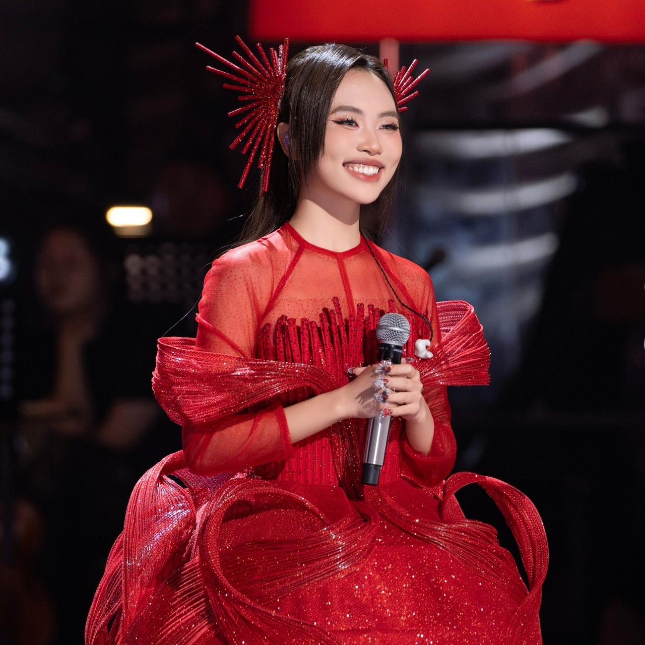 Phương Mỹ Chi được khen hát hay hơn Sơn Tùng M-TP