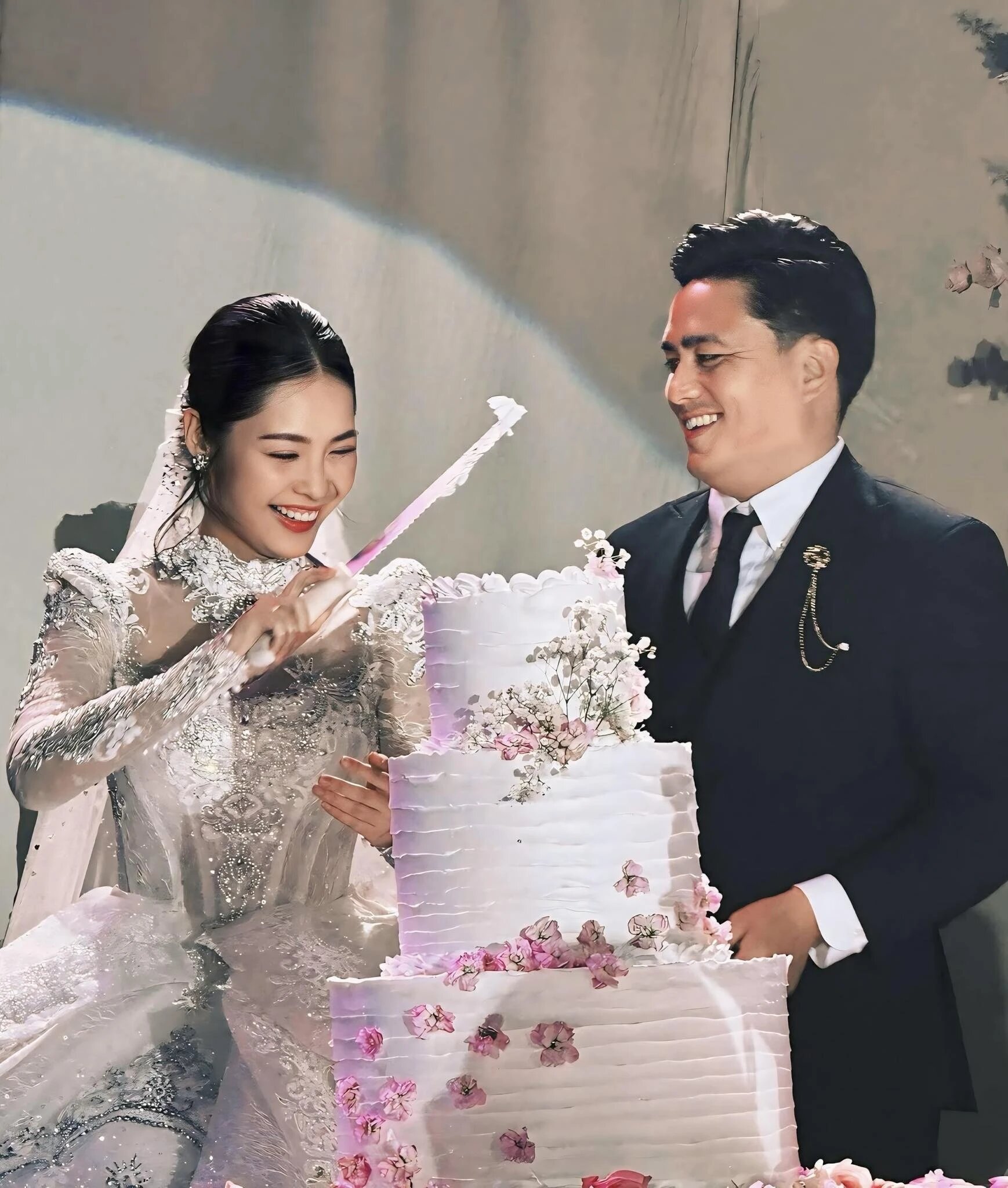 Chuyện đời như mơ: Từ cô gái dân tộc Tày đến nàng hậu danh giá, Nông Thúy Hằng xây dựng tổ ấm viên mãn cùng chồng doanh nhân chênh lệch 8 tuổi