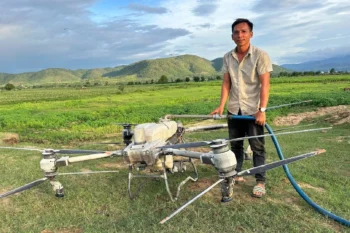 Gia Lai: Anh nông dân dùng drone phun thuốc trừ sâu cứu 2 em nhỏ giữa dòng nước xiết - Ongkinh