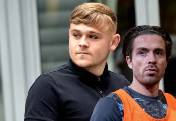 CĐV MU bị cấm đến sân 3 năm sau khi Tát Jack Grealish-ongkinh