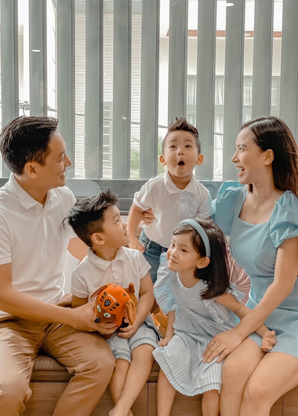 Hải Băng bị tố phân biệt đối xử với con riêng của chồng