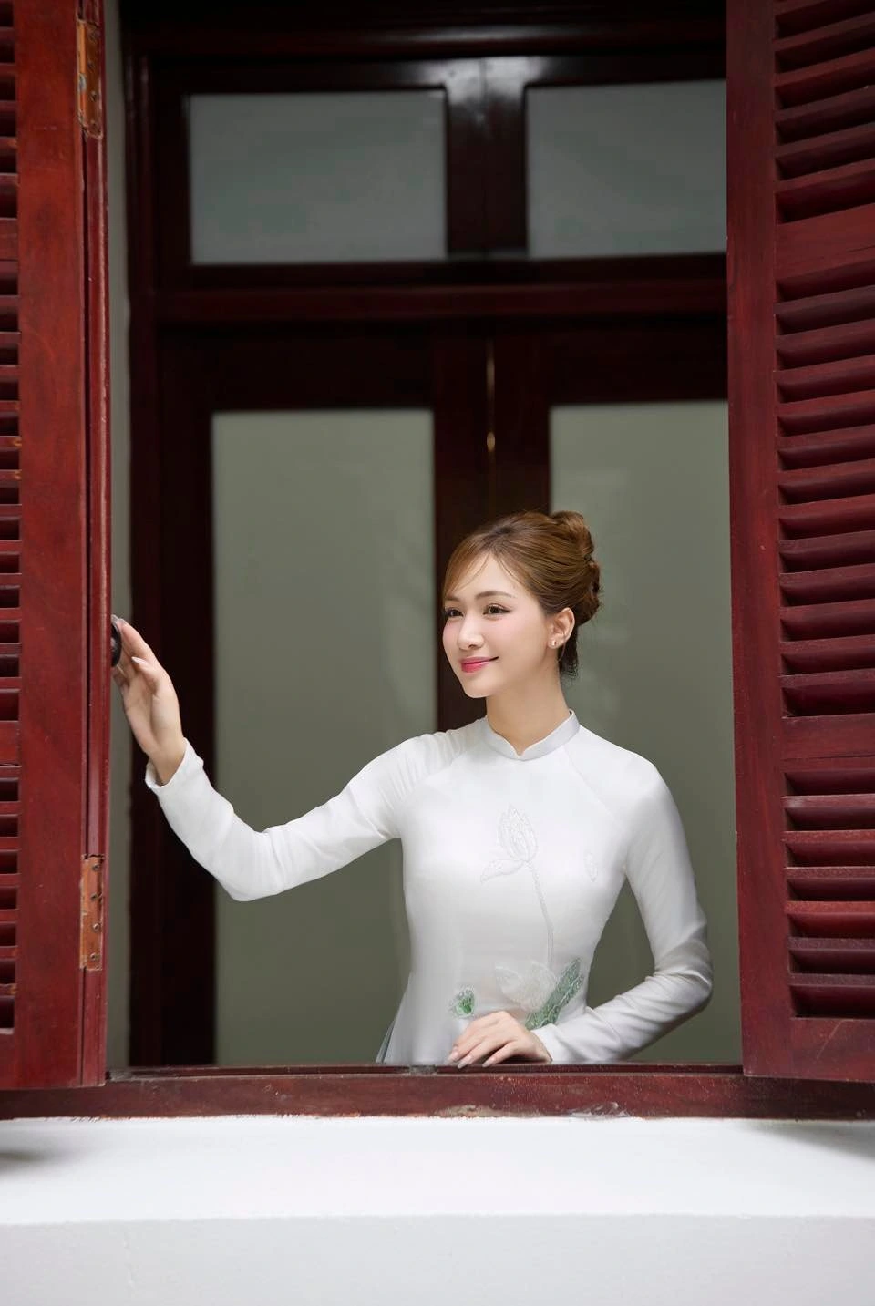 Hòa Minzy bất ngờ "lột xác" trong teaser phim chiến tranh "Mưa đỏ" - Ongkinh 