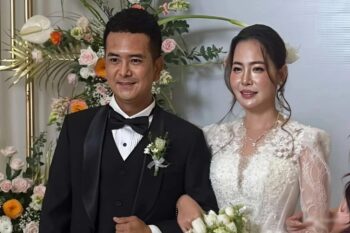 Khoảnh khắc tình cảm của Hùng Thuận và bà xã trong hôn lễ gây chú ý