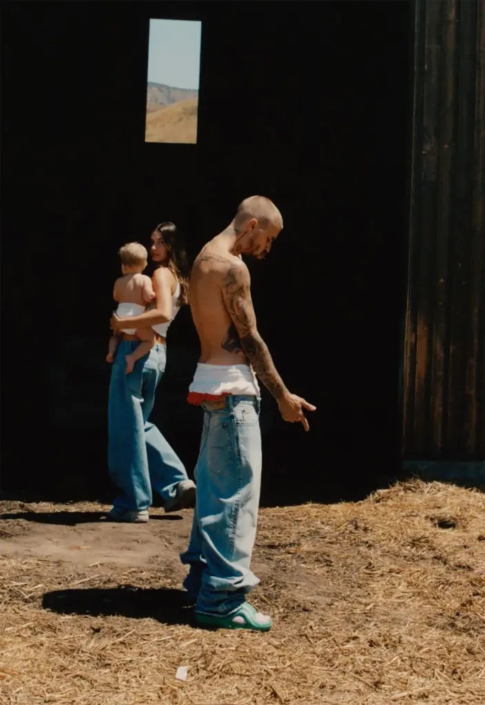 Justin Bieber gây sốt với album mới "Swag" - Ongkinh