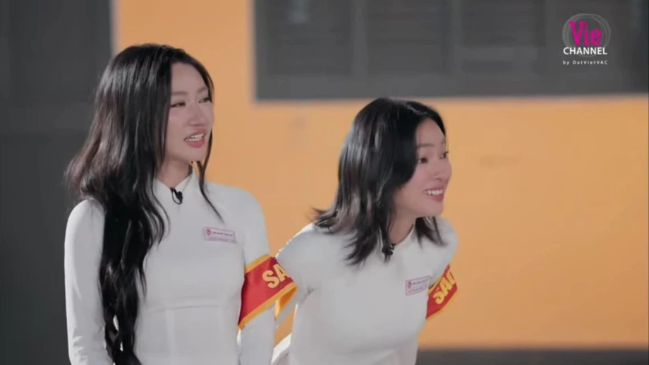 Lyhan vô duyên nhưng lại nghĩ mình thẳng tính 