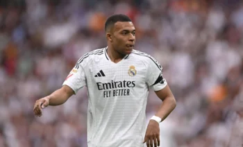 Mbappe sụt 6 kg vì ngộ độc, bỏ ngỏ khả năng đá chính trận bán kết gặp PSG-gamelade
