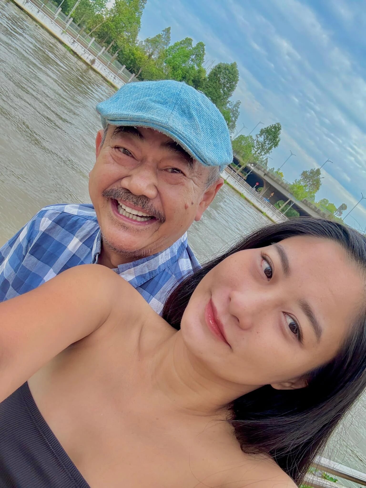 NSND Việt Anh bất ngờ được bạn gái kém 36 tuổi cầu hôn?