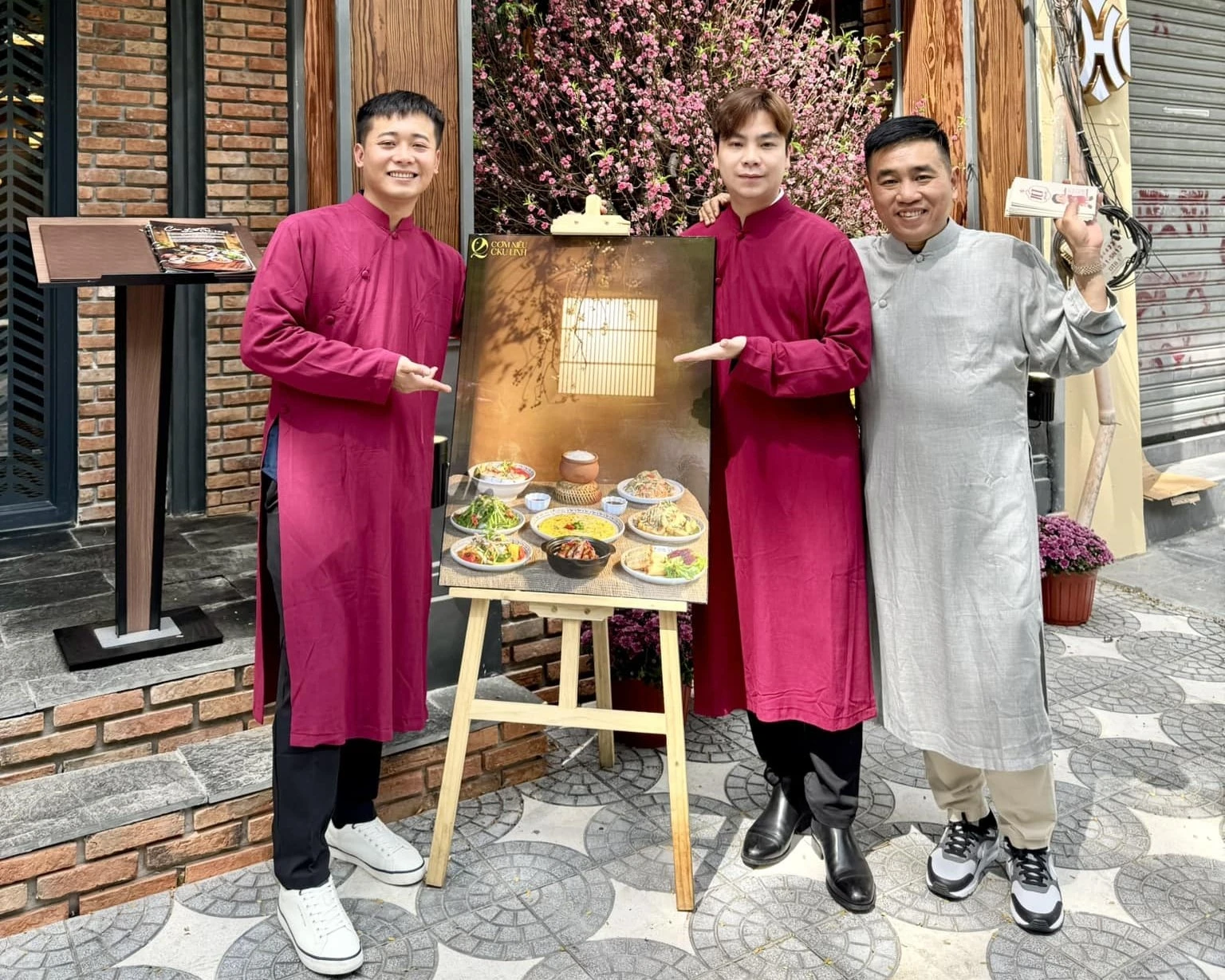 Fanpage của Quang Linh Vlogs bất ngờ hoạt động trở lại sau 4 tháng im ắng-ongkinh