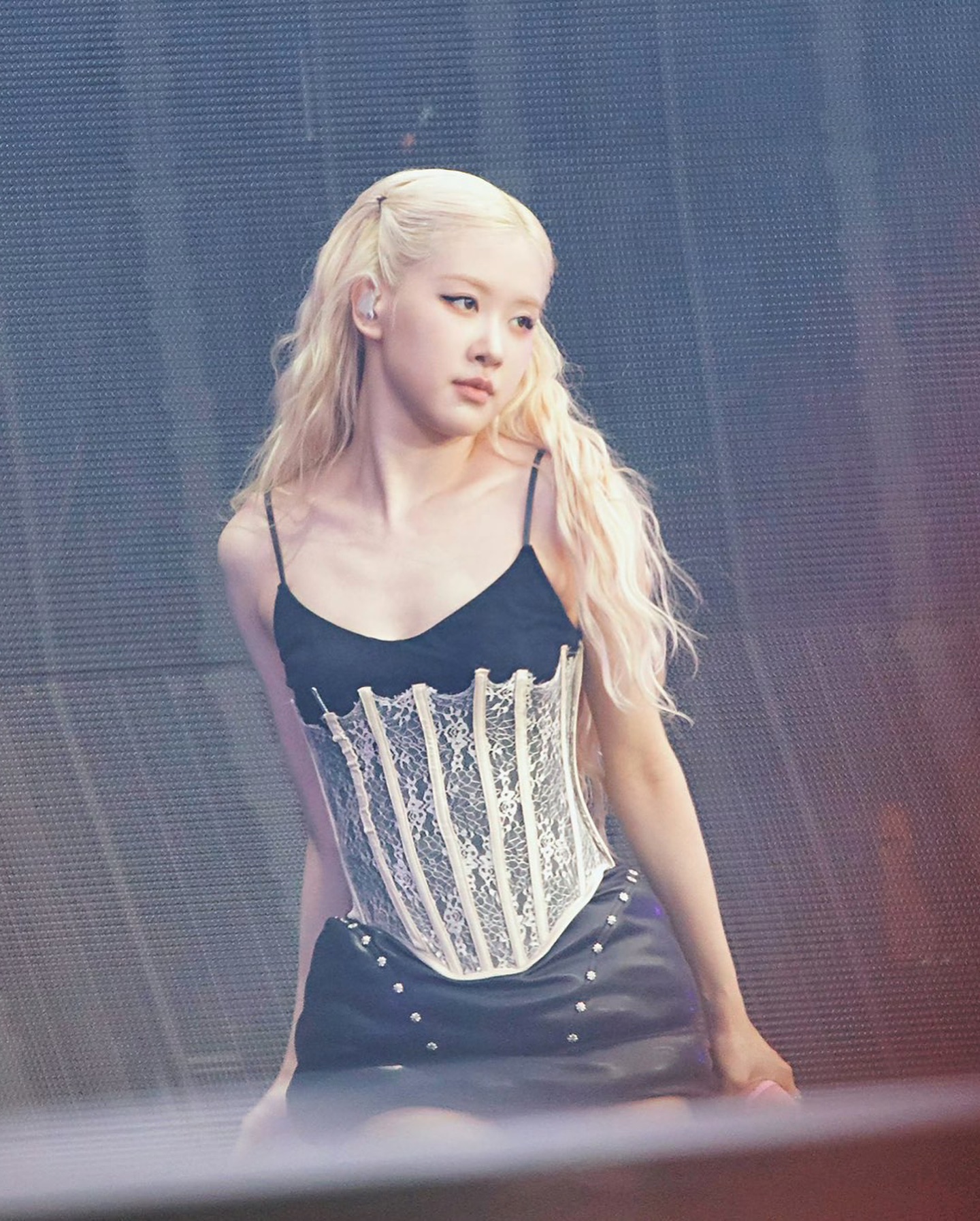 Rosé bị quấy rối ngay giữa concert