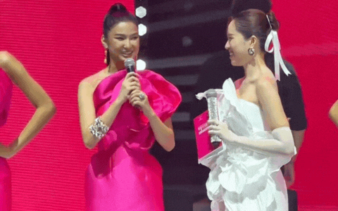 Bị mắng thẳng mặt ở Vietnam’s Next Top Model, Nàng Mơ đáp trả cực gắt 