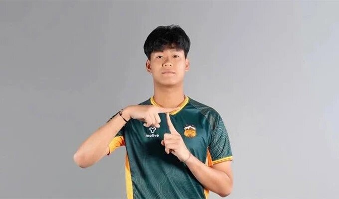 Chân dung thủ môn 1m98 vừa rời HAGL để gia nhập Ninh Bình