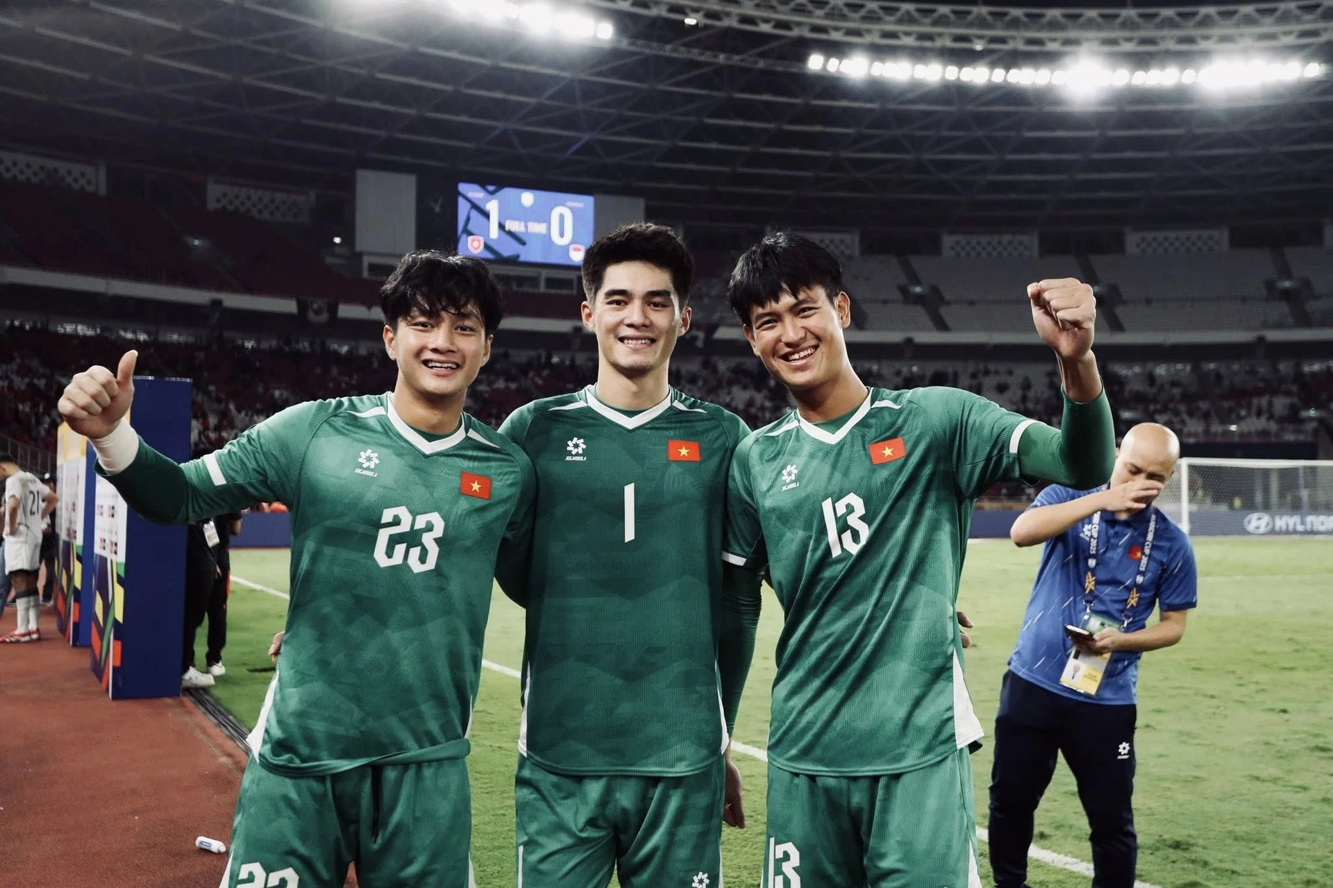 Thủ môn Trần Trung Kiên (U23 Việt Nam) gây sốt với ngoại hình "chuẩn nam thần" - Ongkinh