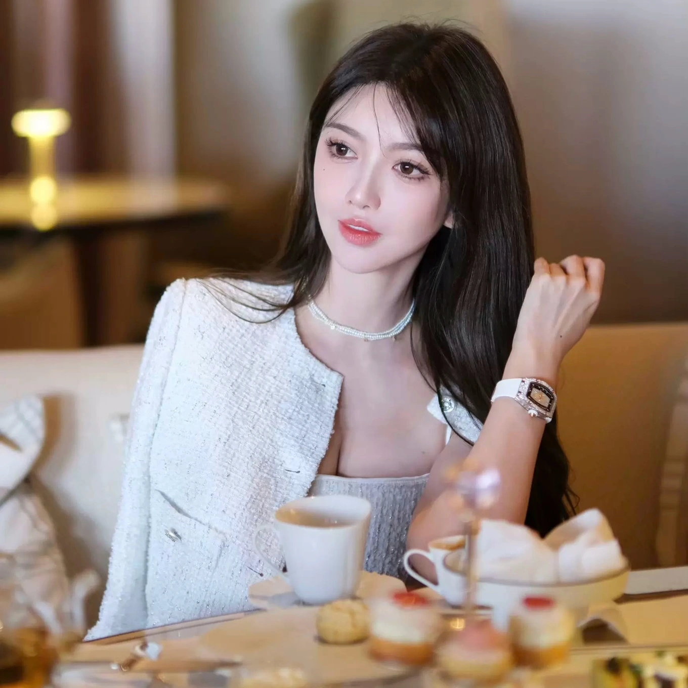 Diệp Kha bật khóc trên livestream nói về bạn trai cũ