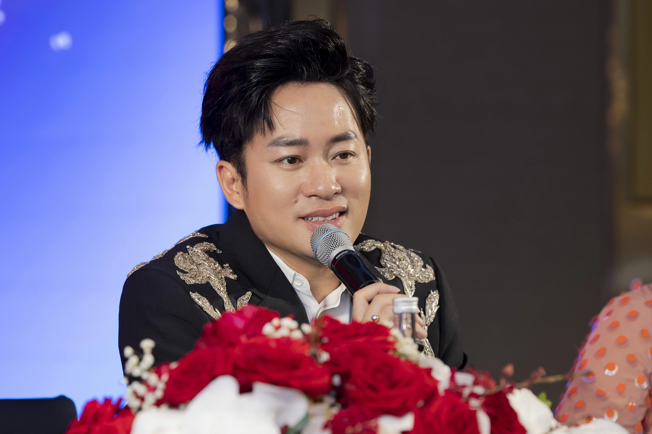 Tùng Dương và Nguyễn Văn Chung hợp tác trong MV "Việt Nam tự hào tiếp bước tương lai" - Ongkinh