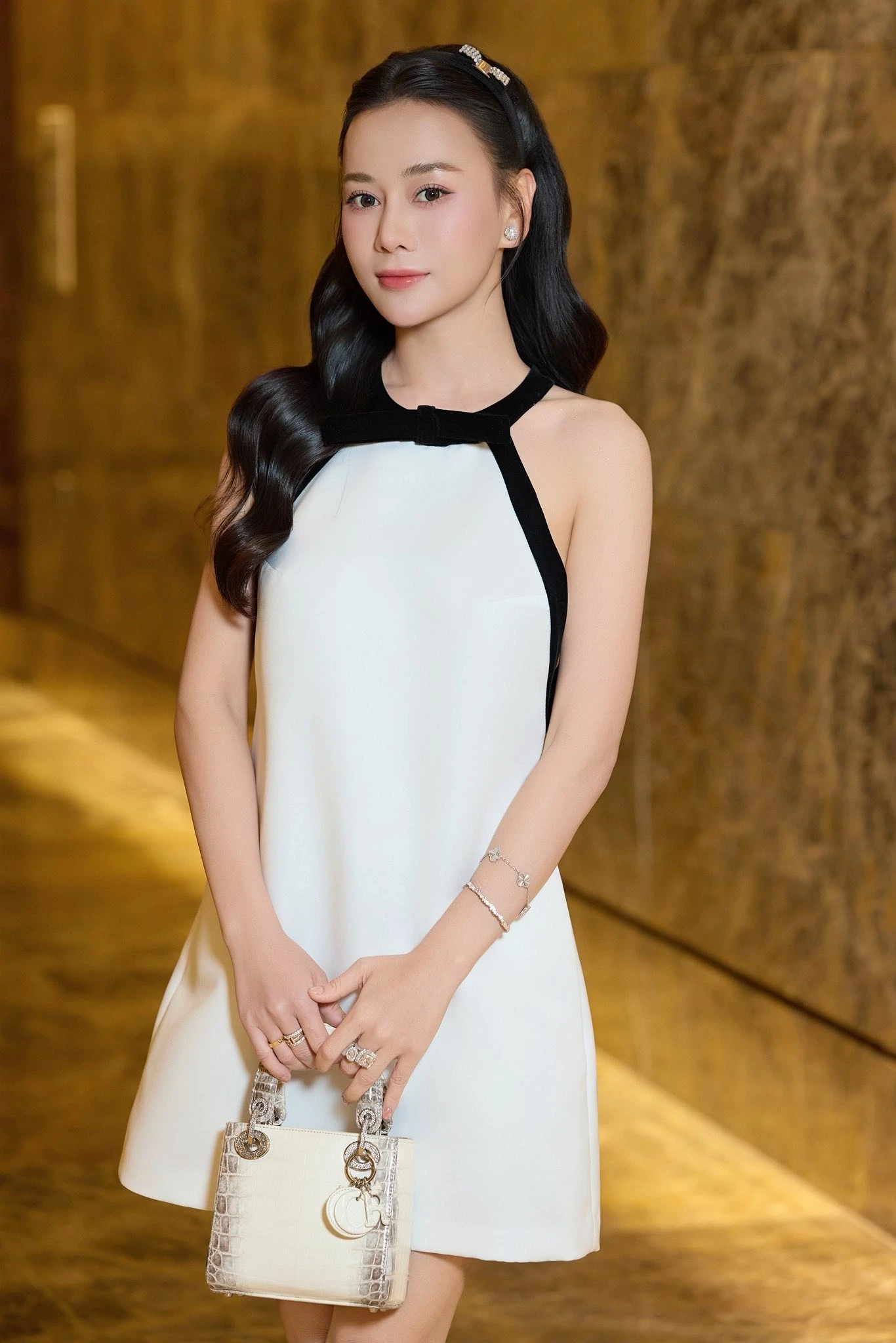 Phương Oanh trở lại màn ảnh với "Gió ngang khoảng trời xanh" - Ongkinh