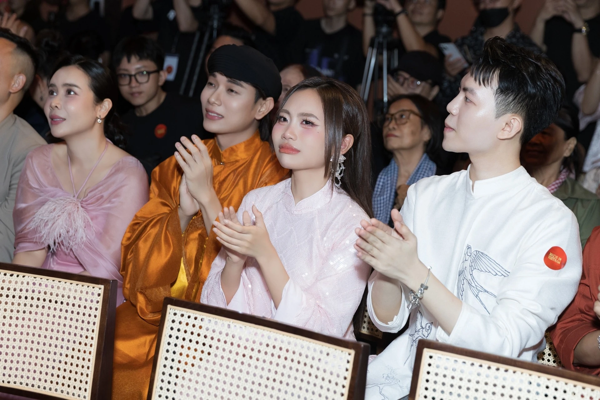 Phương Mỹ Chi vô tình "lộ kết quả" chung kết Em xinh "say hi" - Ongkinh